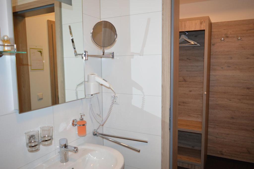 Pension Zur Traube - Habitación Doble Con Baño Privado