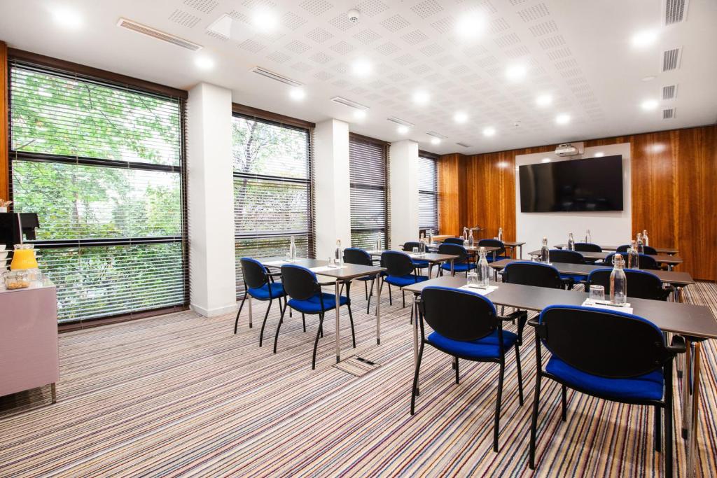 TV a/nebo společenská místnost v ubytování K+K Hotel Central