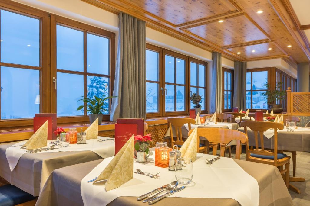 Restaurace v ubytování IFA Alpenrose Hotel Kleinwalsertal