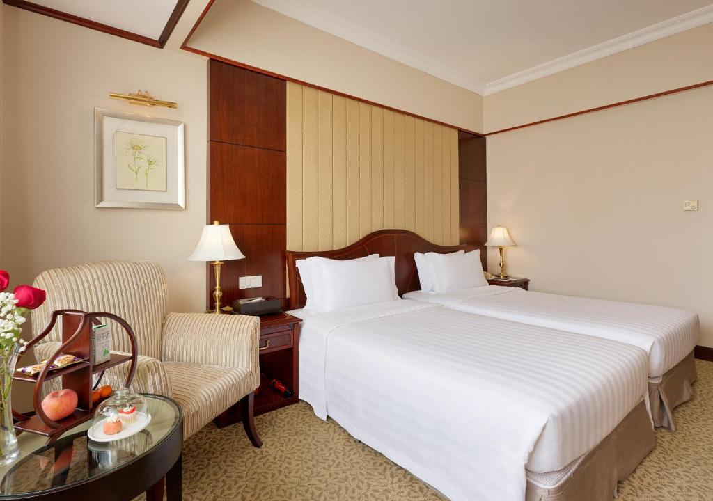 Postel nebo postele na pokoji v ubytování Regal Palace Hotel
