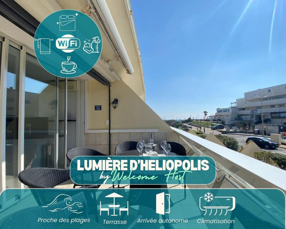 un panneau sur le côté d'un bâtiment dans l'établissement Lumière d'Héliopolis, Avec Vue Mer, Climatisation, au Cap d'Agde