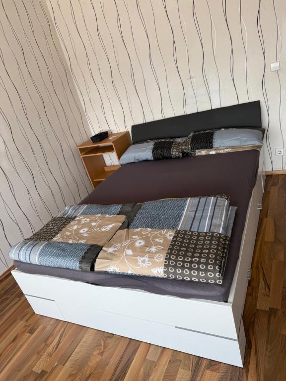 Postel nebo postele na pokoji v ubytování Gesamte Unterkunft WLAN & Parkplatz - Backnang