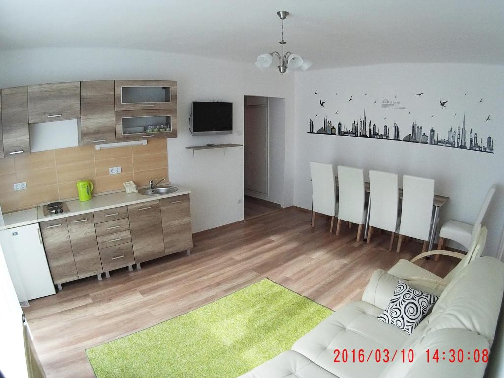 Kuchyňa alebo kuchynka v ubytovaní Origo Apartman