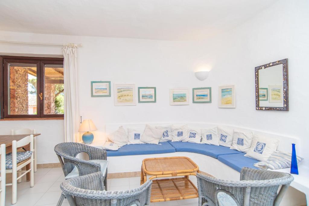 A seating area at Villa Calipso