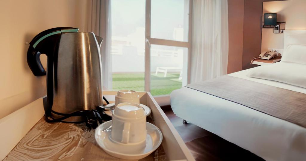 Postel nebo postele na pokoji v ubytování Hotel Vértice Chipiona Mar