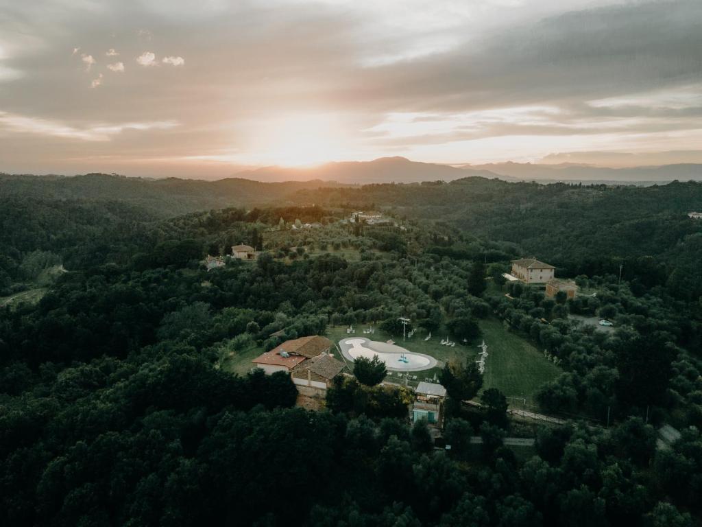 Příroda nedaleko venkovského domu