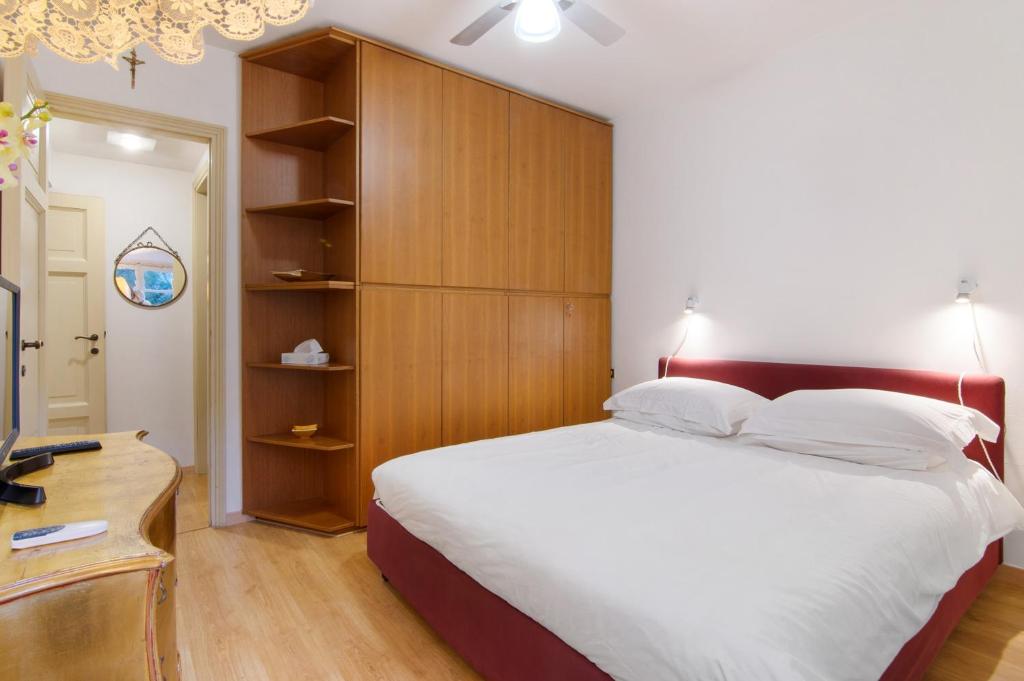 A bed or beds in a room at La Contessa - Lenno