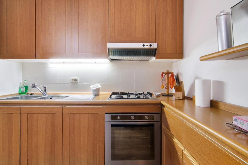 A kitchen or kitchenette at La Contessa - Lenno