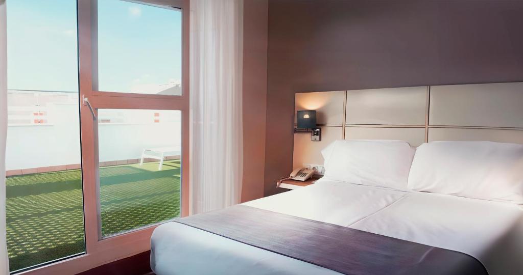 Postel nebo postele na pokoji v ubytování Hotel Vértice Chipiona Mar