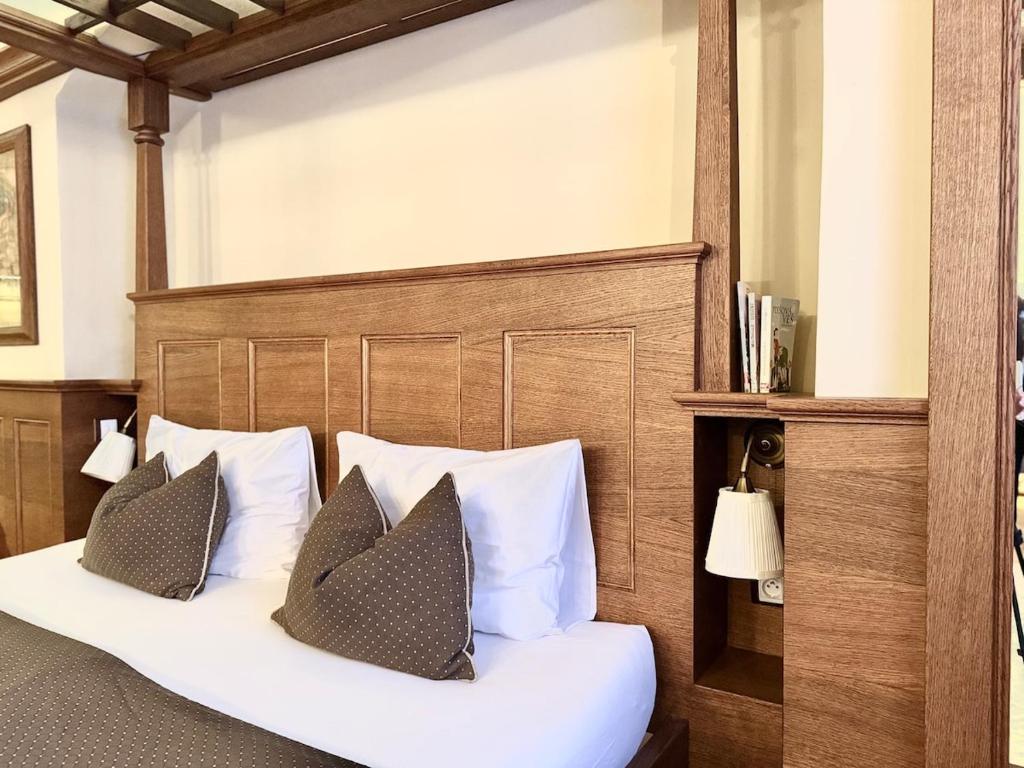 Łóżko lub łóżka w pokoju w obiekcie Traditional Prague Apartment