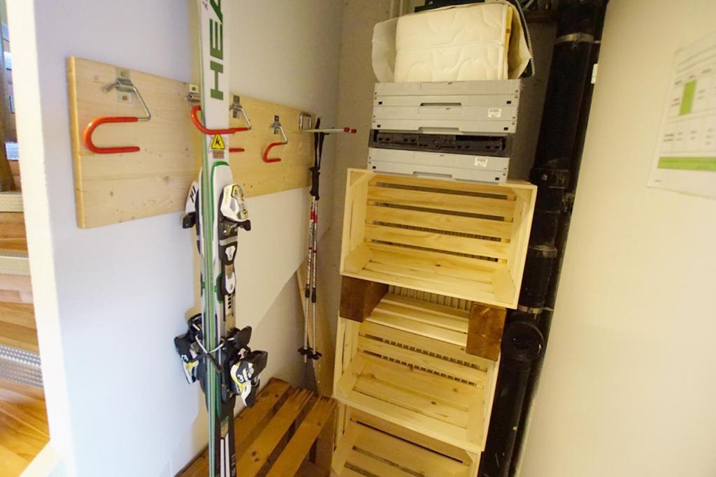 Palanda nebo palandy na pokoji v ubytování Apartment Heimathus