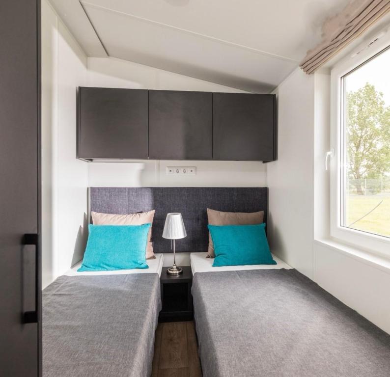 Postel nebo postele na pokoji v ubytování AUSZEIT DAS HOTEL Schweitenkirchen
