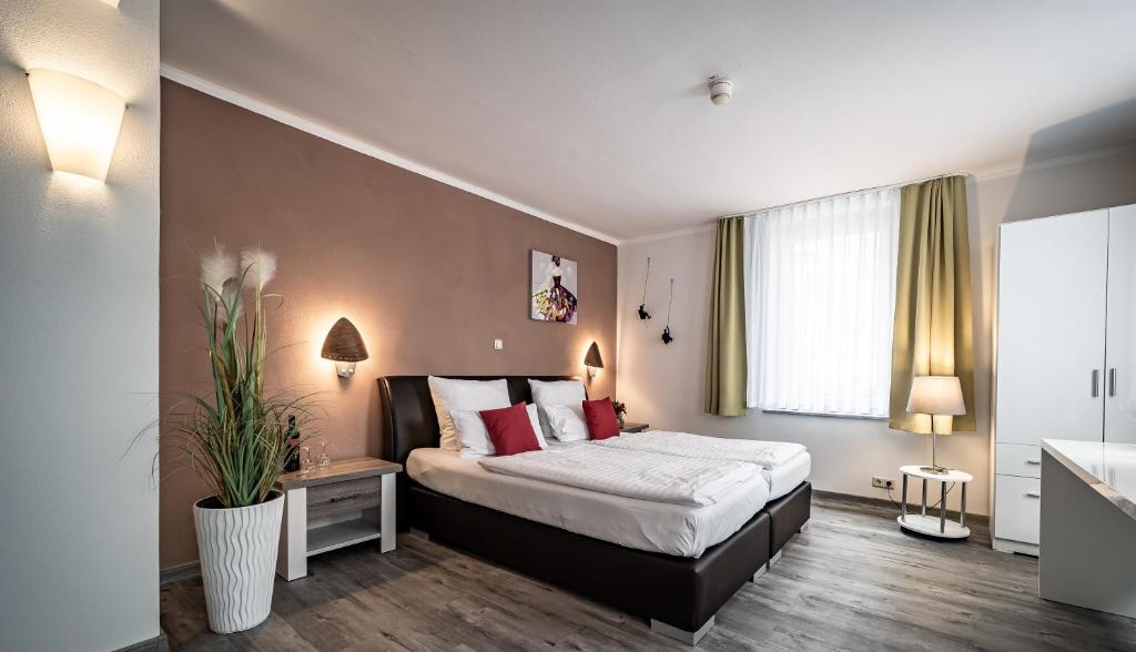 Postel nebo postele na pokoji v ubytování Le petit Palais - Hotel/Pension