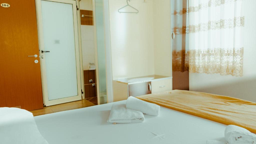 Postel nebo postele na pokoji v ubytování Guesthouse Shtino