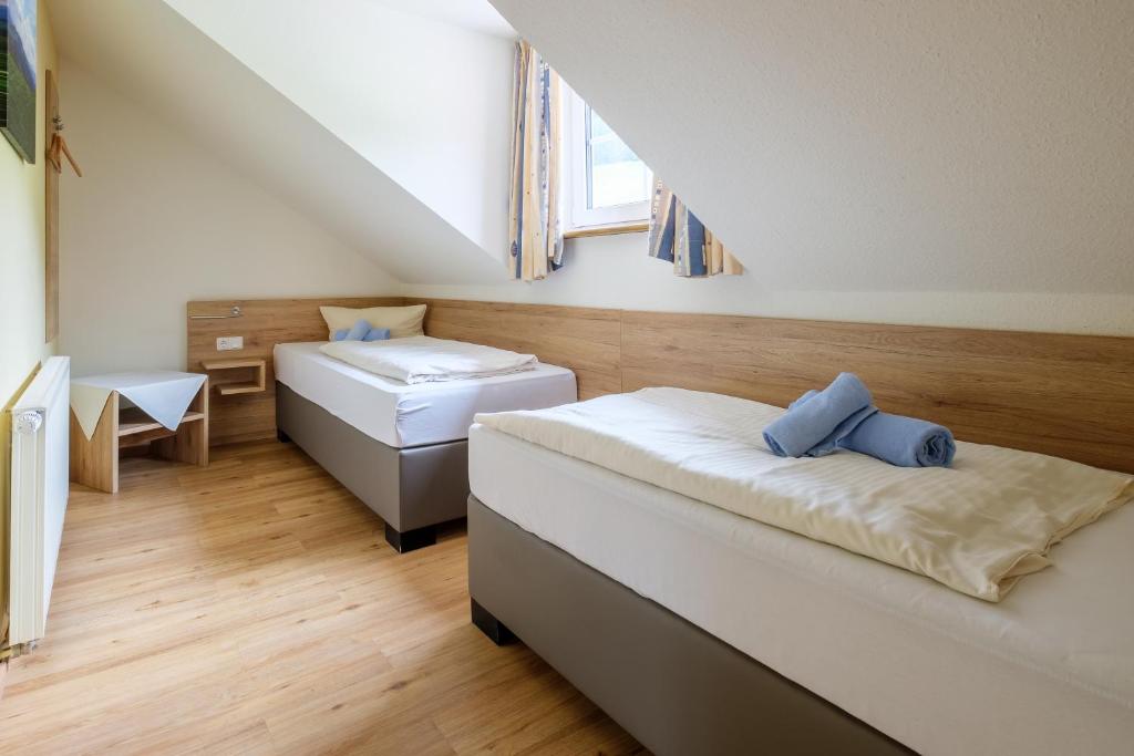 Postel nebo postele na pokoji v ubytování Gasthof Schwabenhof