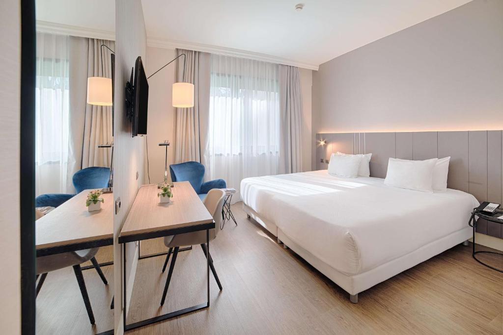 NH Roma Villa Carpegna - Resim 2