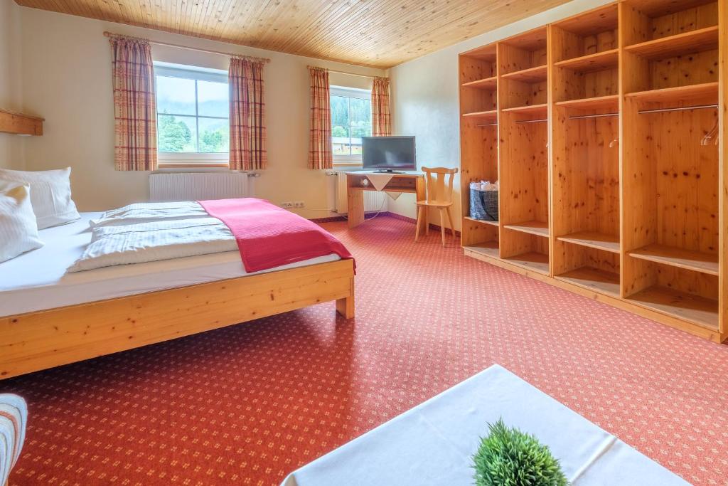 Postel nebo postele na pokoji v ubytování Gasthof Schwabenhof