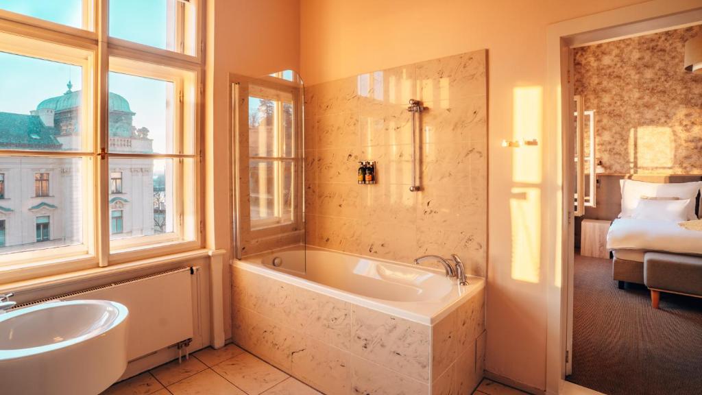 Boutique Hotel Klarov - Resim 36