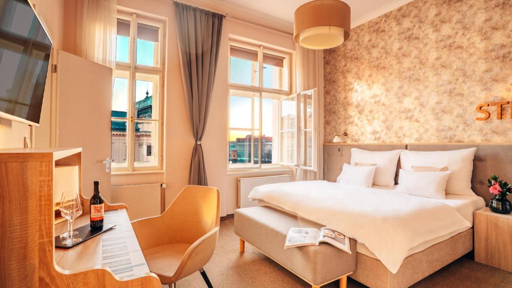 Postel nebo postele na pokoji v ubytování Boutique Hotel Klarov