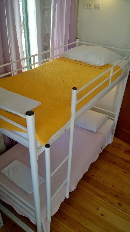 Кровать или кровати в номере Old Town Hostel