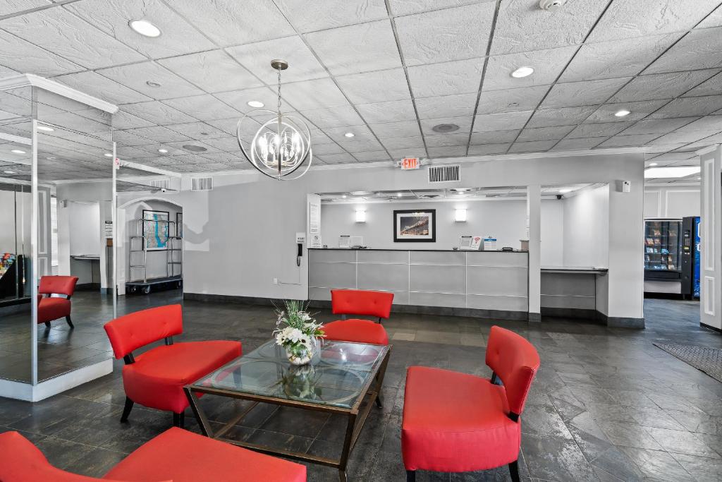 Posezení v ubytování Executive Inn - Fort Lee