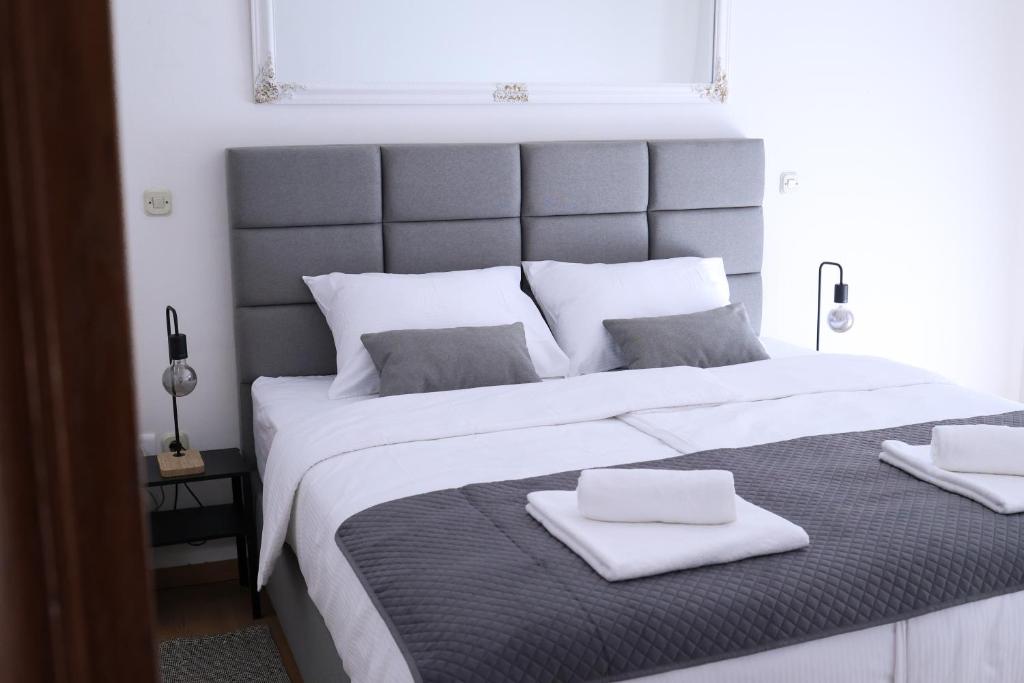 Postel nebo postele na pokoji v ubytování Artena Hotel