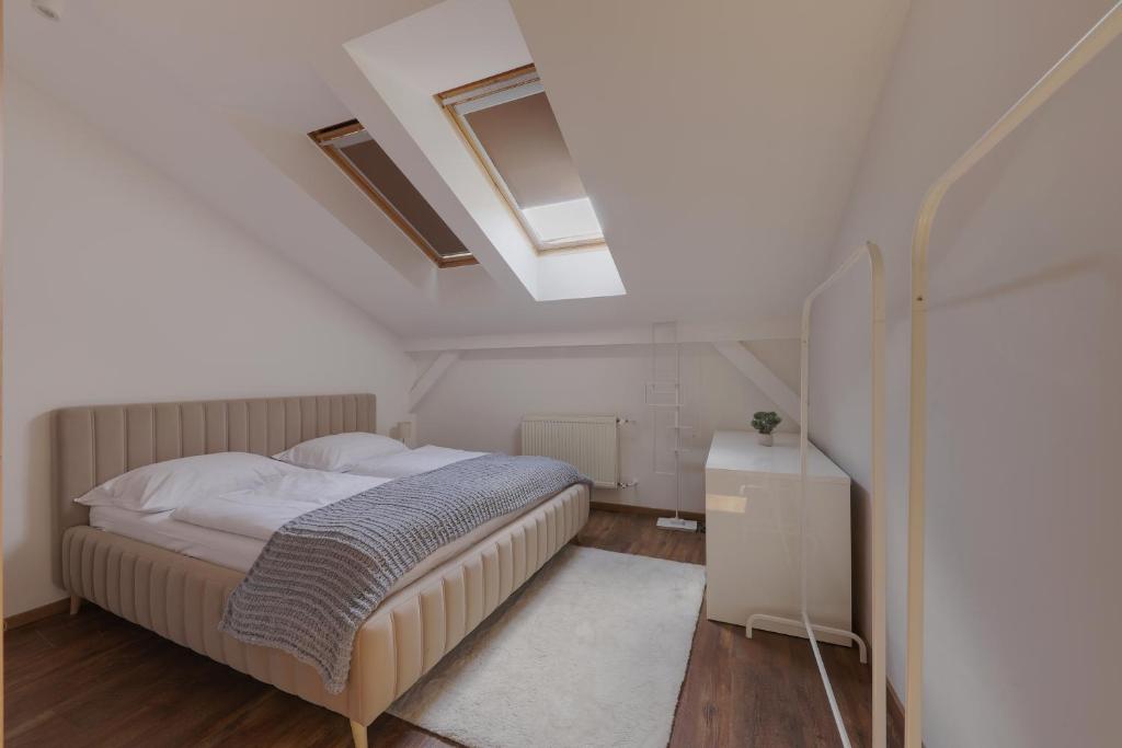 Posteľ alebo postele v izbe v ubytovaní Aneri Apartment Old Town