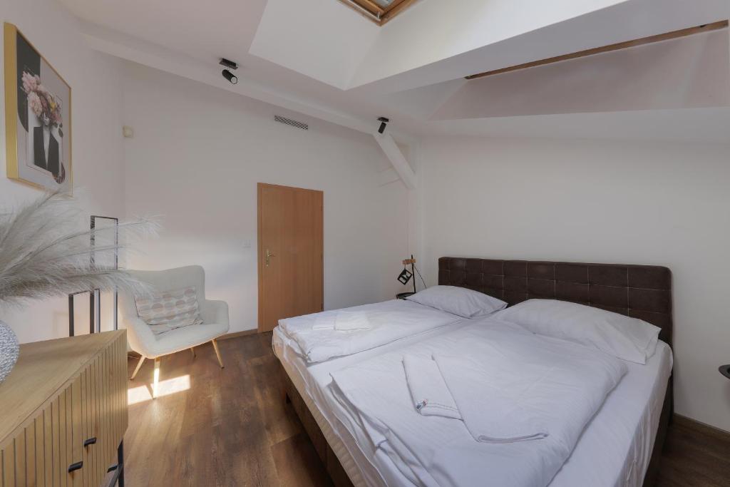 Posteľ alebo postele v izbe v ubytovaní Aneri Apartment Old Town