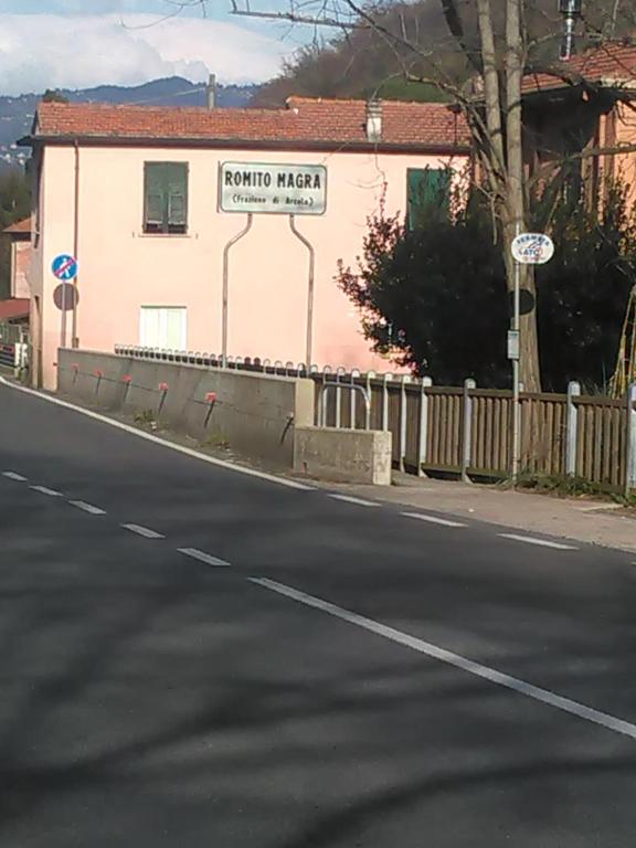 a street with a sign on the side of a building at Casa Fontana in Arcola