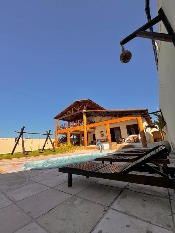 a house with a swimming pool in front of it at Casa du Vento in Cruz