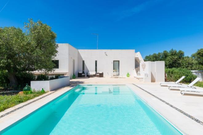 Bazén v ubytování Villa Aura d`Olivo by Perle di Puglia nebo v jeho okolí