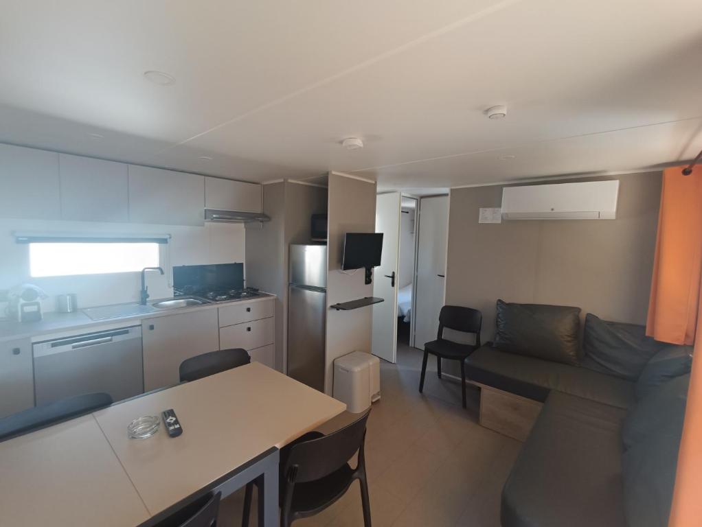 Kuchyň nebo kuchyňský kout v ubytování Camping Paris-Est