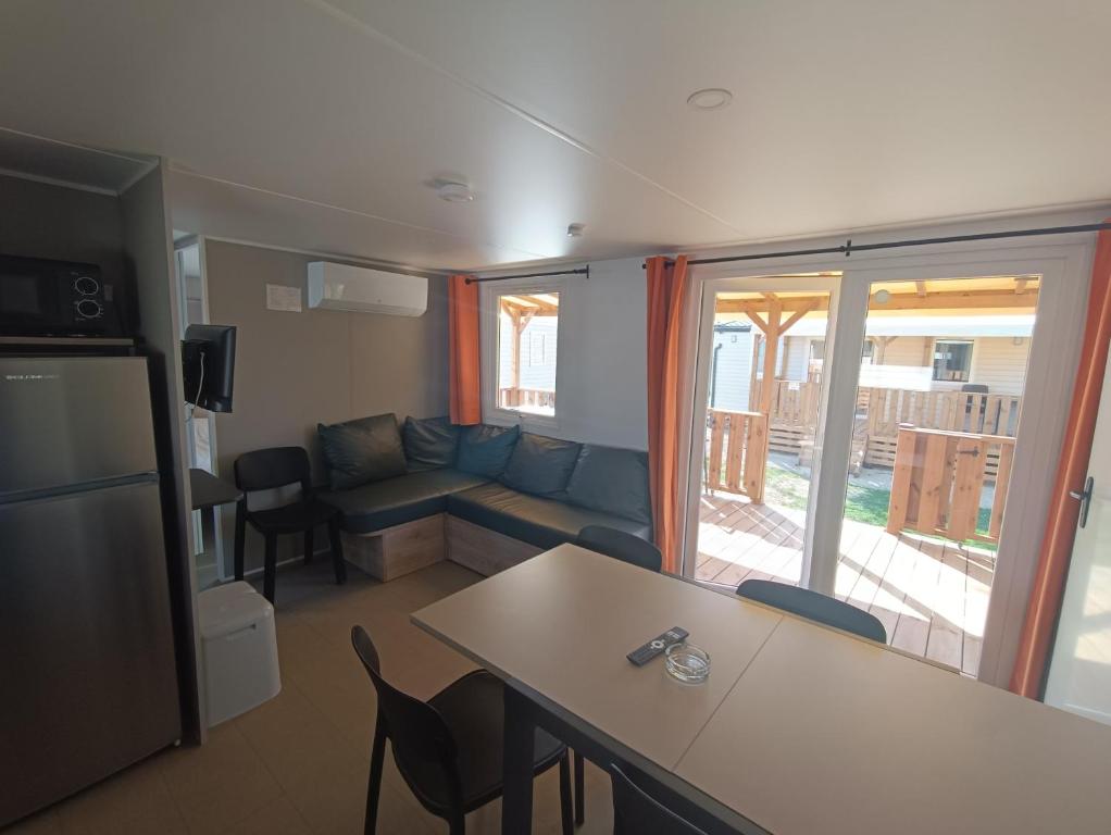 Kuchyň nebo kuchyňský kout v ubytování Camping Paris-Est