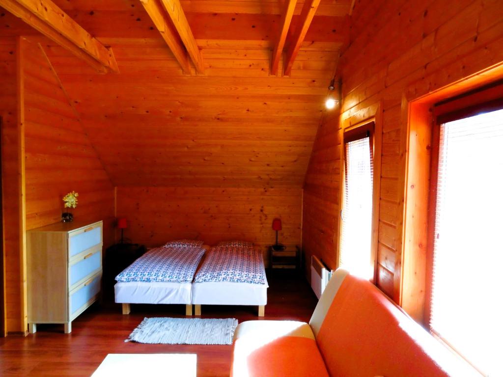 Postel nebo postele na pokoji v ubytování Zrub Alpinus