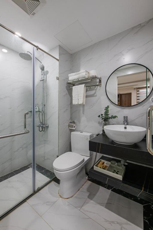Koupelna v ubytování Nature Hanoi Hotel