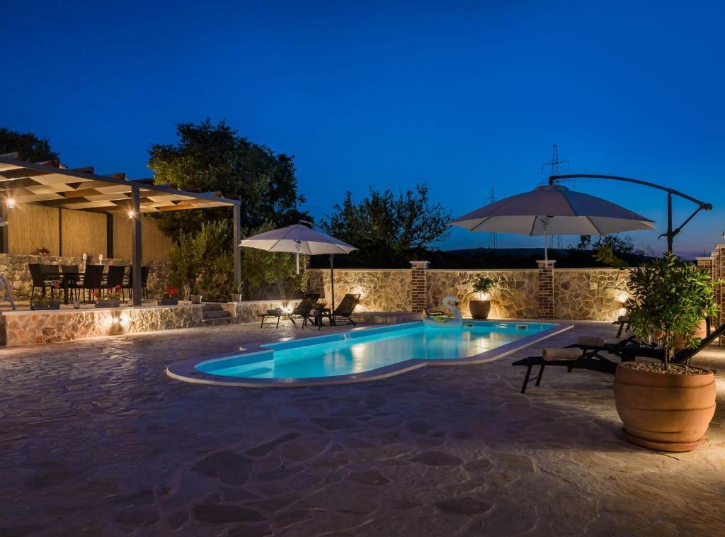 Bazén v ubytování Holiday Home Rider nebo v jeho okolí