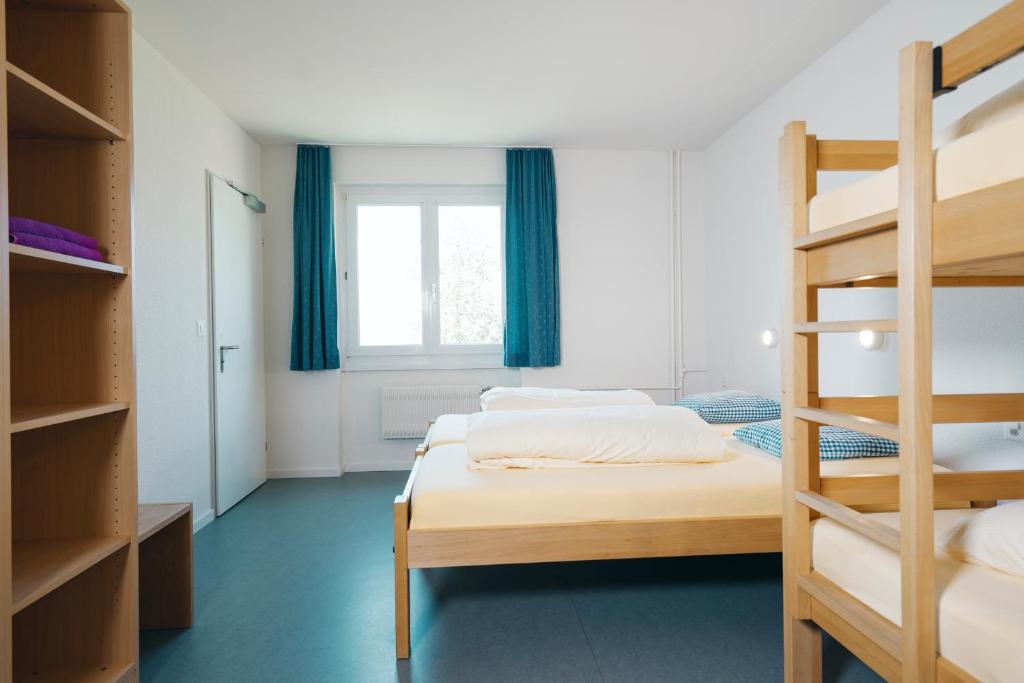 Postel nebo postele na pokoji v ubytování Schwendihaus Apartment