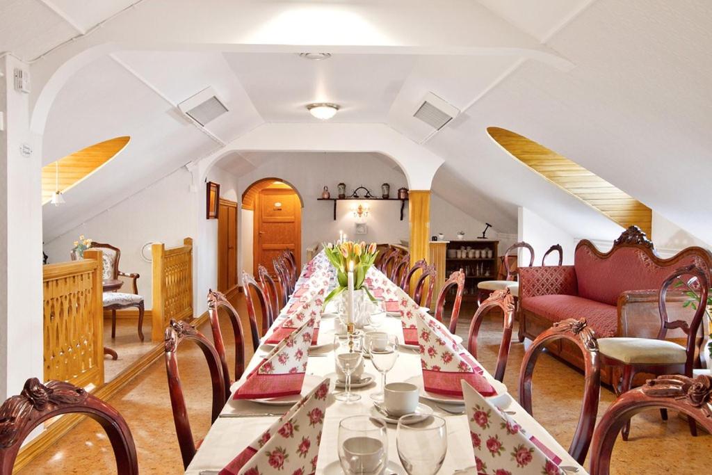 Posezení v ubytování Hotell Mikaelsgården