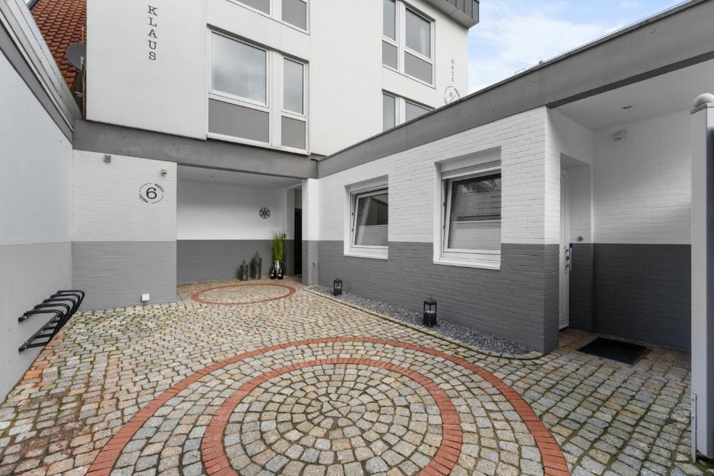 Το κτήριο όπου στεγάζεται  το διαμέρισμα