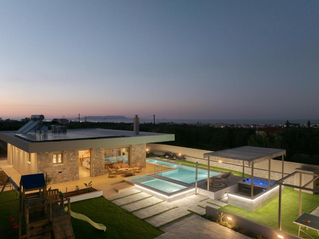 Bazén v ubytování Villa Irmaos, By Idealstay Experience nebo v jeho okolí
