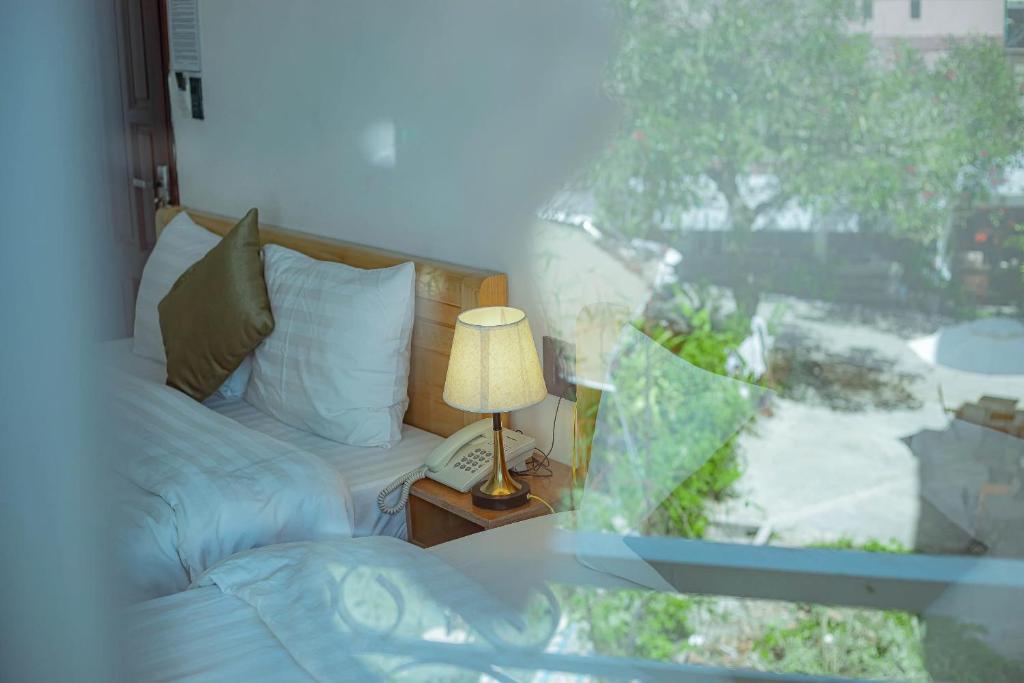 Giường trong phòng chung tại Sunrise Valley Dalat Hotel