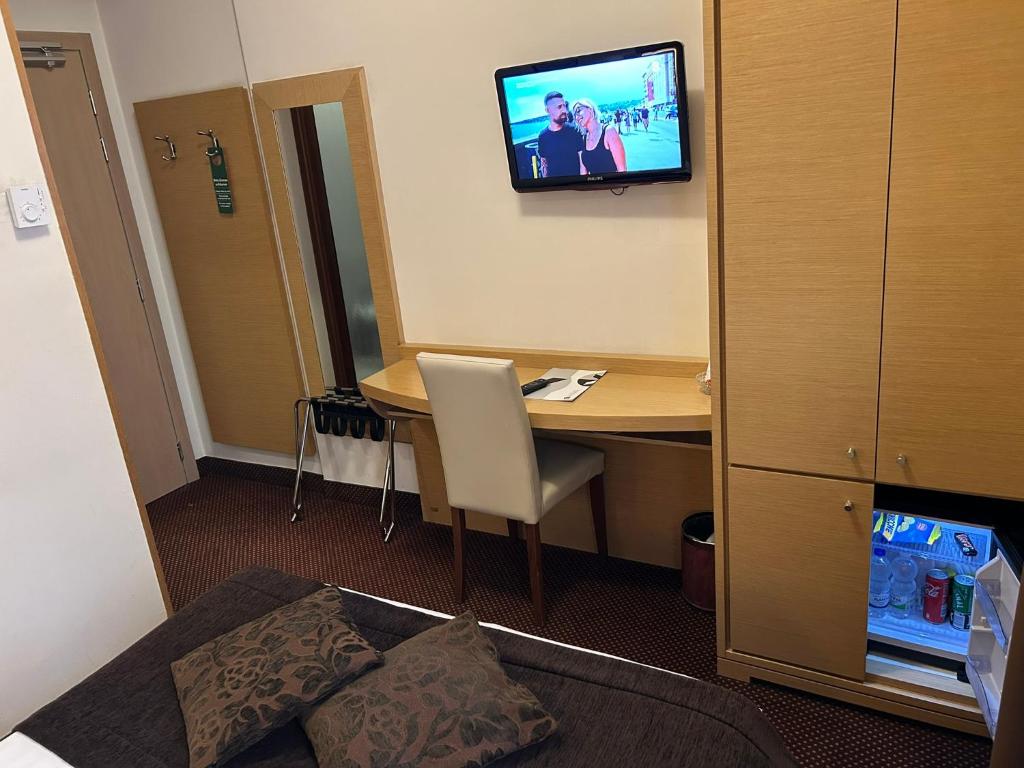 TV a/nebo společenská místnost v ubytování Hotel Vittoria