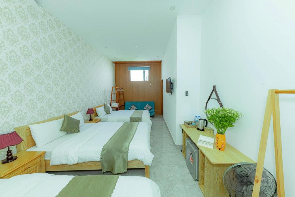 Giường trong phòng chung tại Sunrise Valley Dalat Hotel