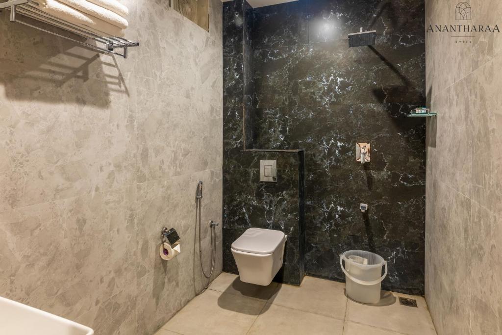 Koupelna v ubytování Anantharaa Hotel
