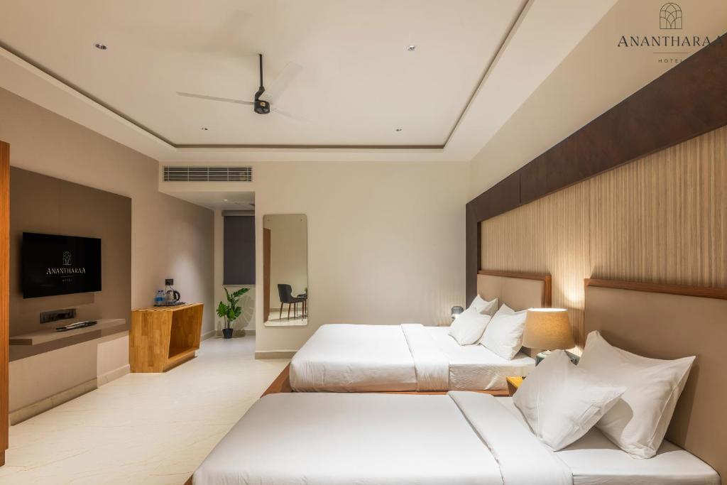 Postel nebo postele na pokoji v ubytování Anantharaa Hotel