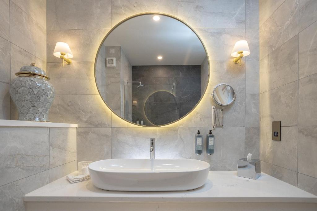 Cork's Vienna Woods Hotel & Villas - Resim 3