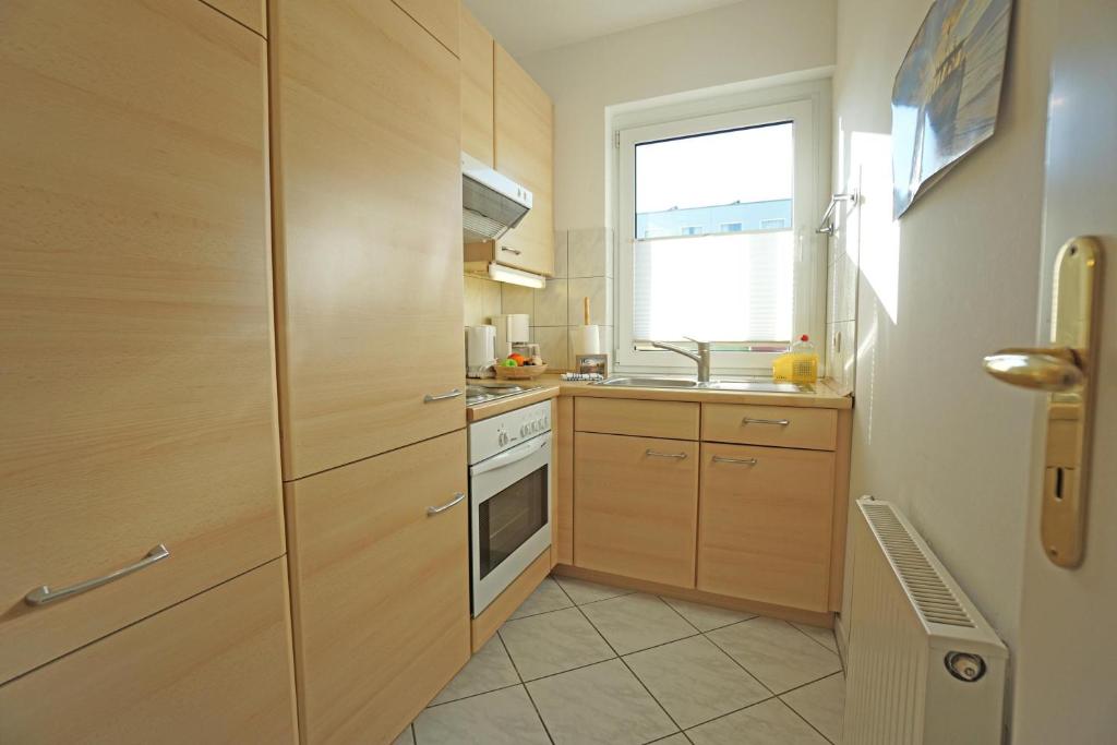 Kuchyň nebo kuchyňský kout v ubytování Ferienwohnung Duenenweg _ Haase