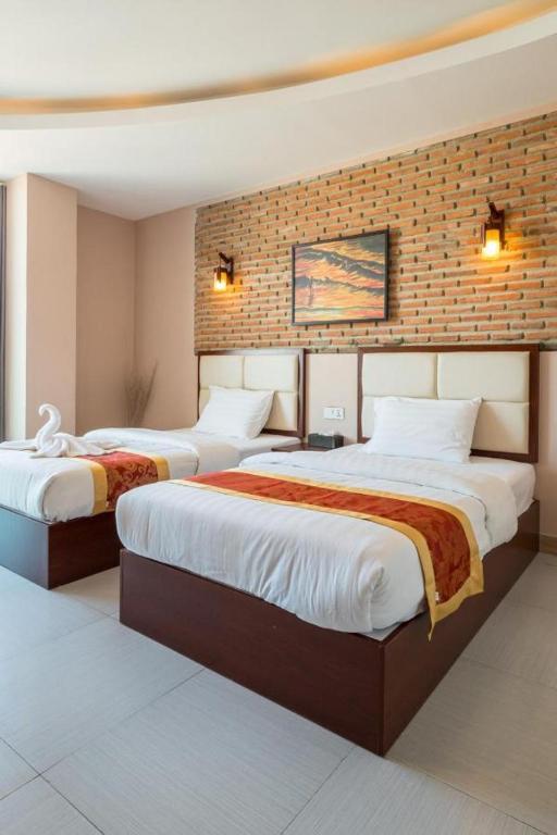 Postel nebo postele na pokoji v ubytování Colina Inn Hotel