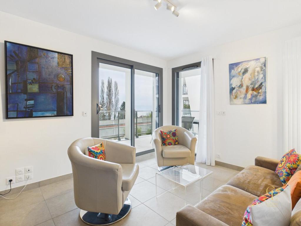 Posezení v ubytování Chez PAM - appartement de standing, vue Léman