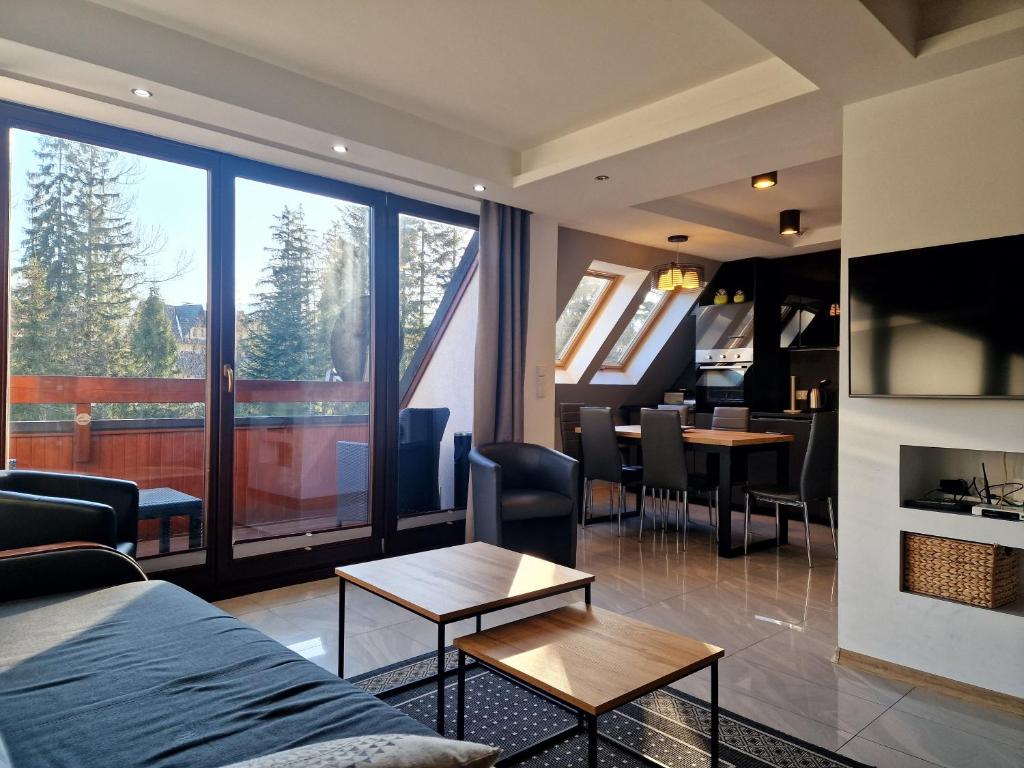 Posedenie v ubytovaní ZAKOapartamenty BUTOROWY RESIDENCE